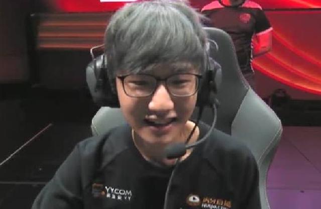 而他本人也